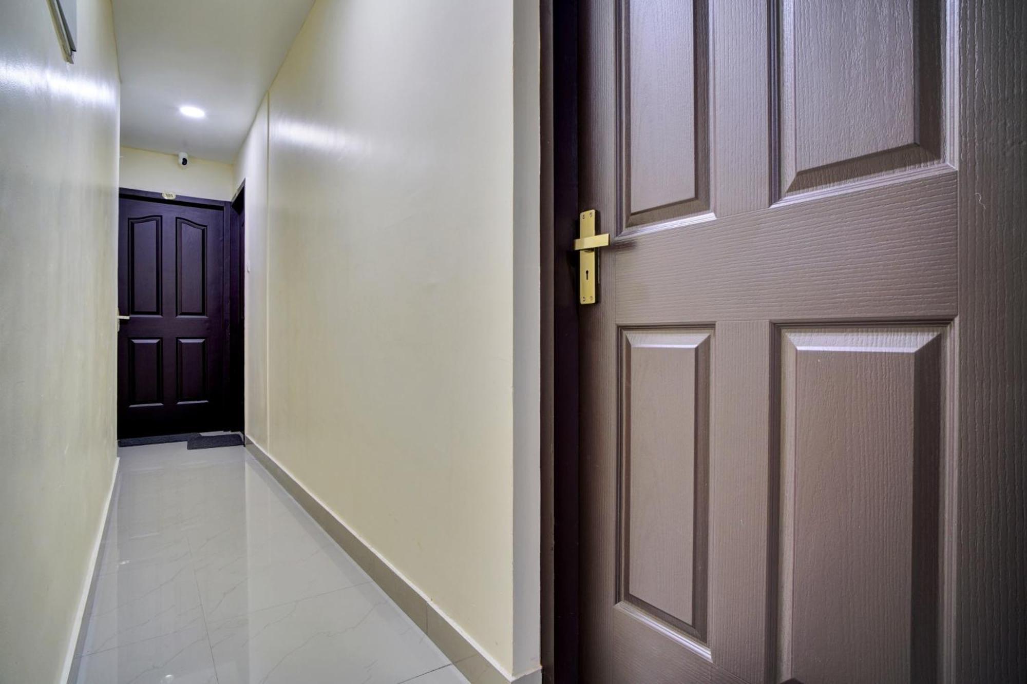 Hotel O Crystal Executive Suites Kochi Exteriör bild