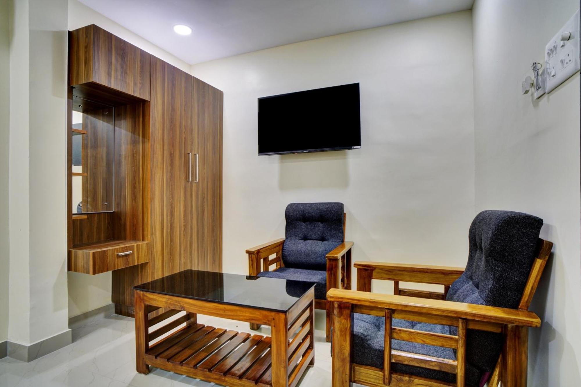 Hotel O Crystal Executive Suites Kochi Exteriör bild