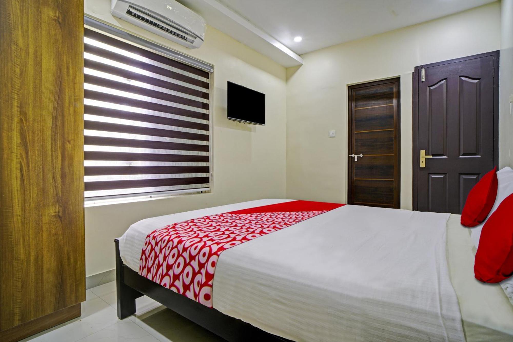 Hotel O Crystal Executive Suites Kochi Exteriör bild