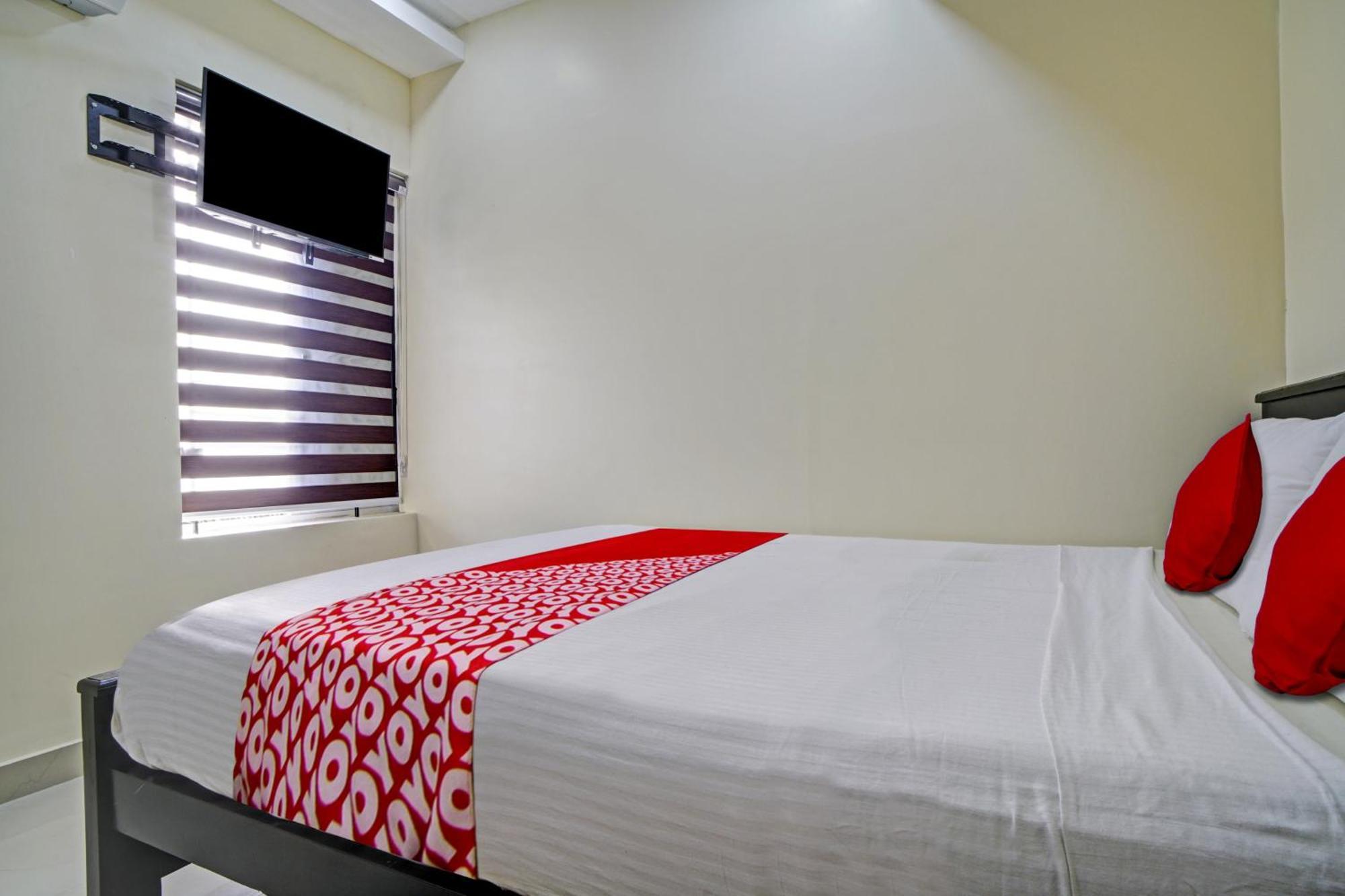 Hotel O Crystal Executive Suites Kochi Exteriör bild