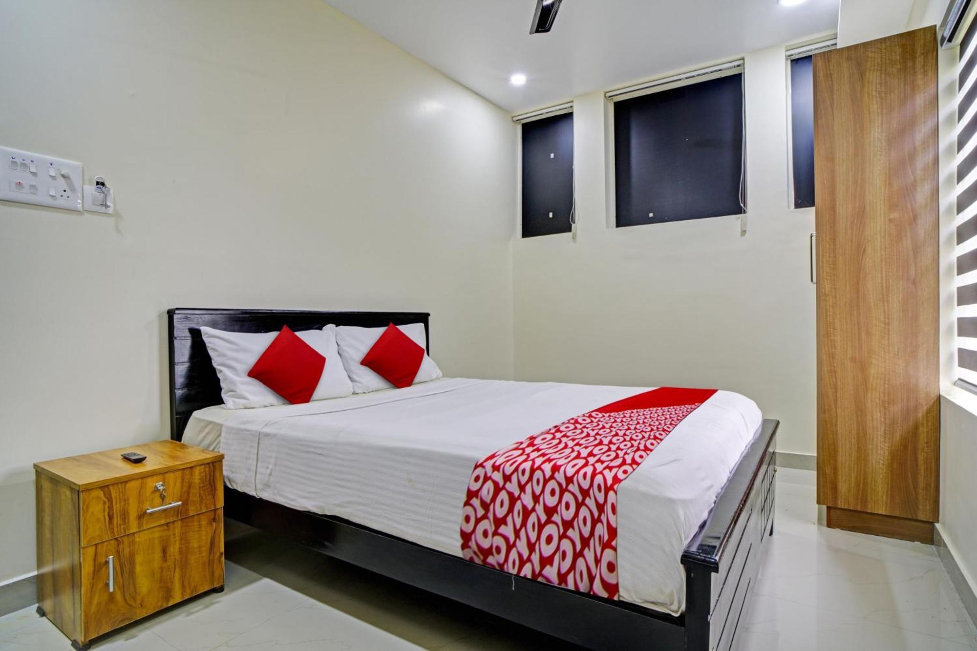 Hotel O Crystal Executive Suites Kochi Exteriör bild