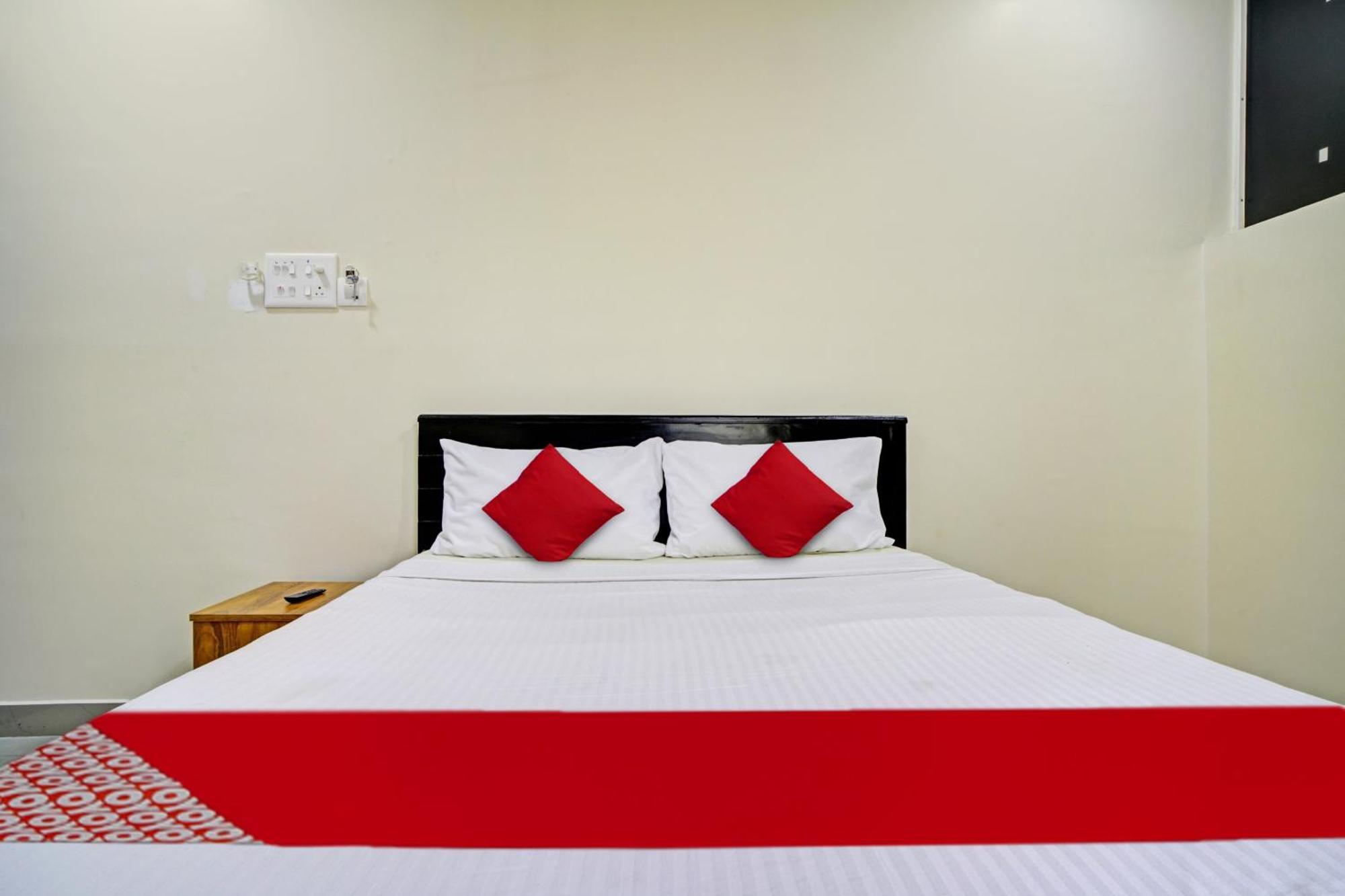 Hotel O Crystal Executive Suites Kochi Exteriör bild
