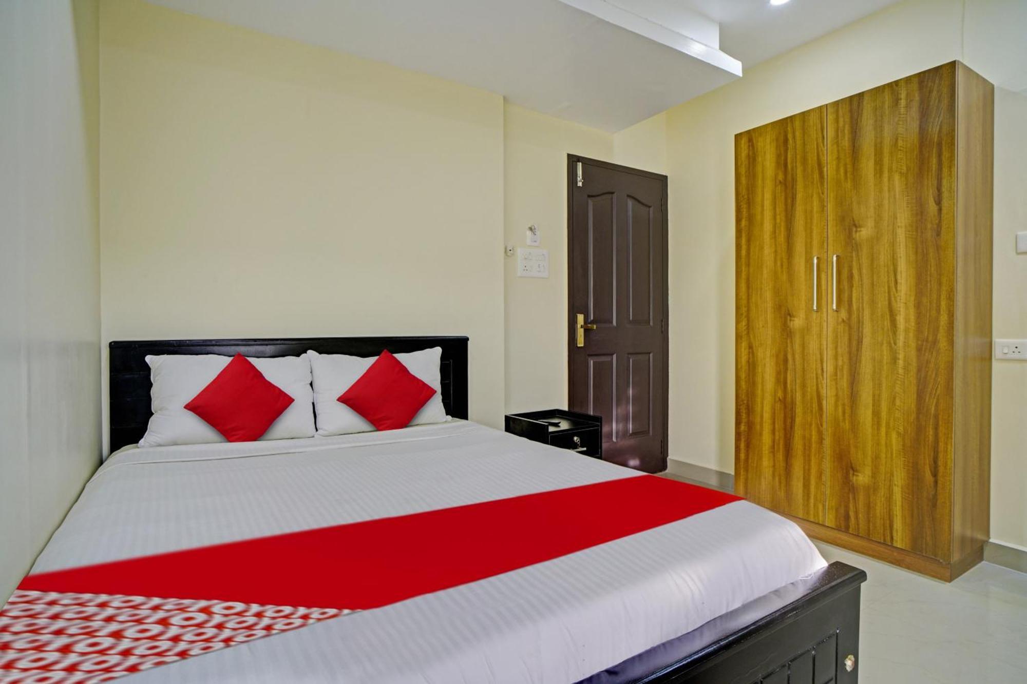 Hotel O Crystal Executive Suites Kochi Exteriör bild